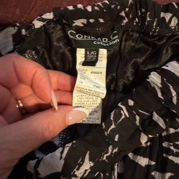 Conrad C Collection black and grey print skirt - Picture 4 of 5